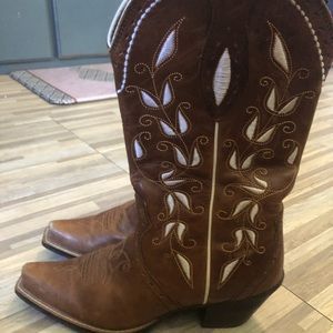 Ariat cowgirl boots